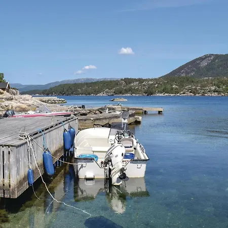 בית נופש 4 Bedroom Gorgeous In Hervik