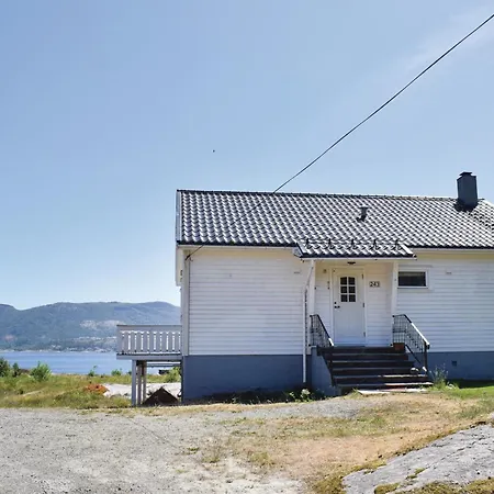 Feriehus Awesome Home In Hervik With House Sea View Hervik
