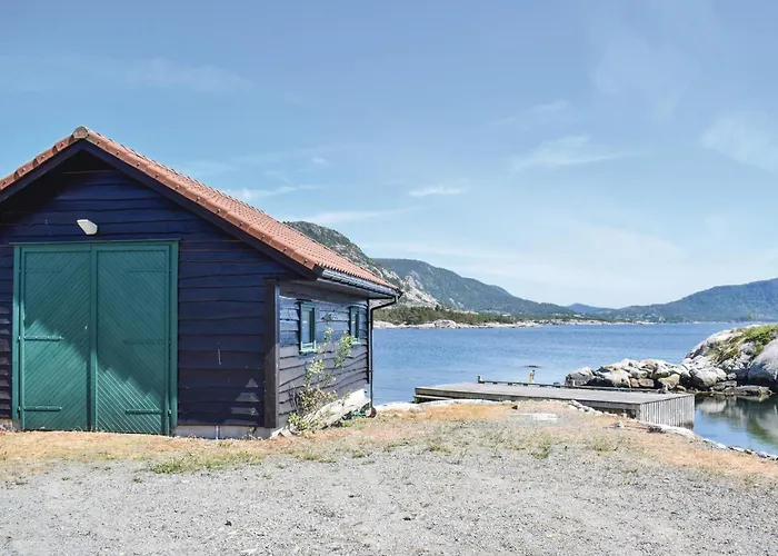 4 Bedroom Gorgeous In Semesterbostad